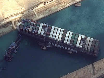 சூயஸ் கால்வாயில் சிக்கி மீண்ட கப்பல் மிதக்கும் காட்சி! | Suez Canal Evergiven Ship