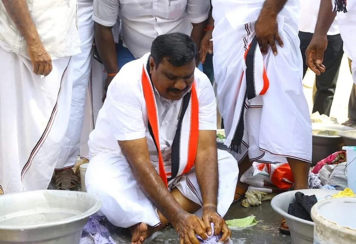 அதிமுக வேட்பாளர்