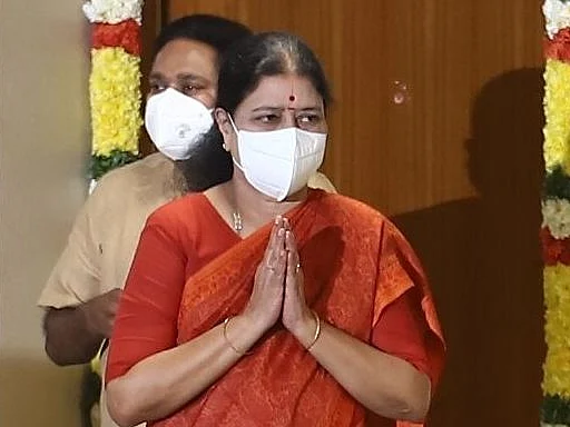 போயஸ் கார்டனில் சசிகலா..!