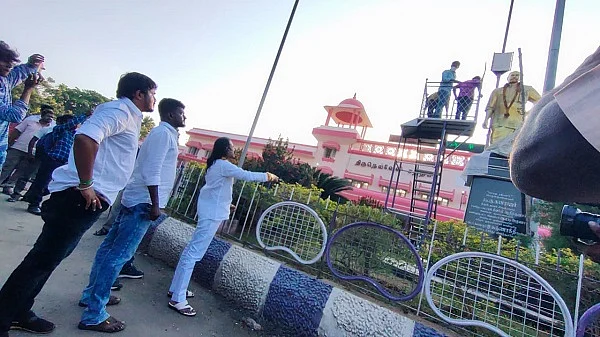 திறக்கப்பட்ட காமராஜர் சிலை