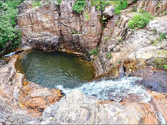சென்னைக்கு மிக அருகில், ஆந்திரா மீல்ஸ் முடிச்சுட்டு... அப்படியே ஆந்திரா கோனே ஃபால்ஸ்! Long Drive-6