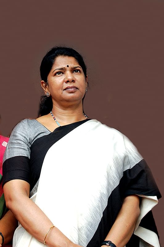 பட்டங்கள் ஆளட்டும்... சட்டங்கள் செய்யட்டும்...