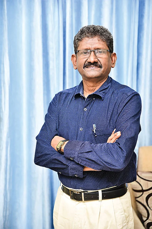 “ஐ.ஏ.எஸ் அதிகாரிகள் துணையில்லாமல் அரசியல்வாதிகள் ஊழல் செய்ய முடியாது!”