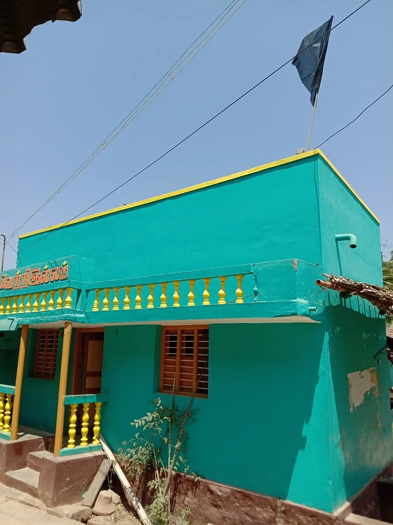 வீடுகளில் கறுப்புக்கொடி