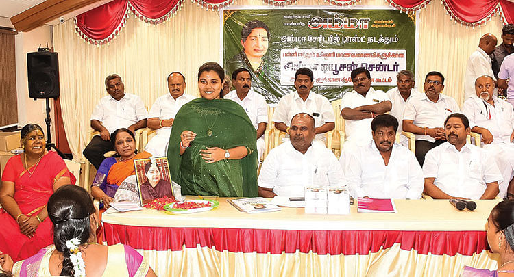மந்திரி தந்திரி: ஆர்.பி.உதயகுமார்