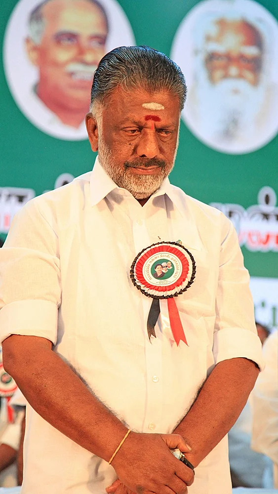 தொகுதிக்குள் முடங்கிய அமைச்சர்கள்... வலுக்கும் எதிர்ப்பு!