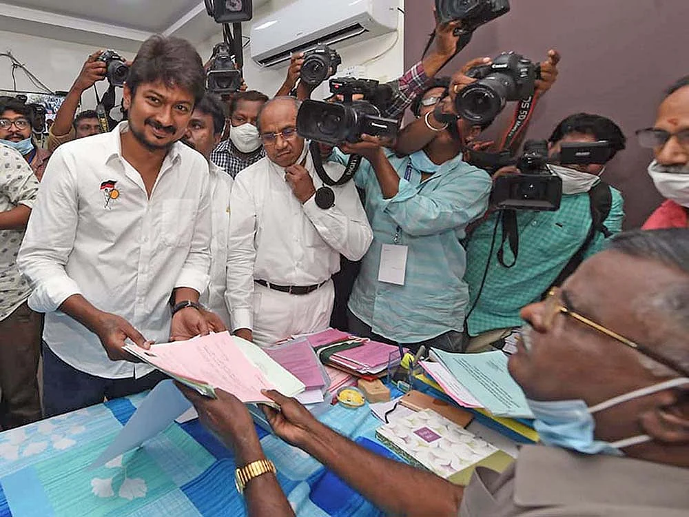 மிஸ்டர் கழுகு: அமைச்சர்களை காப்பாற்ற முயற்சி! - பந்தாடப்படும் வருமான வரித்துறை அதிகாரிகள்...