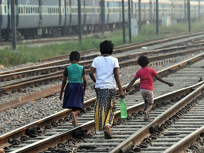 வீட்டை விட்டு ஓடிவந்த 477 குழந்தைகள்; மீட்டு பெற்றோரிடம் ஒப்படைத்த ரயில்வே பாதுகாப்புப் படை!