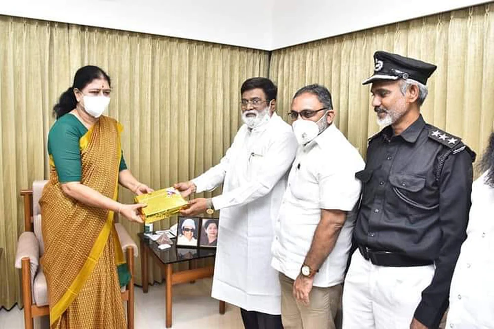 அதிரிபுதிரி உதிரி!