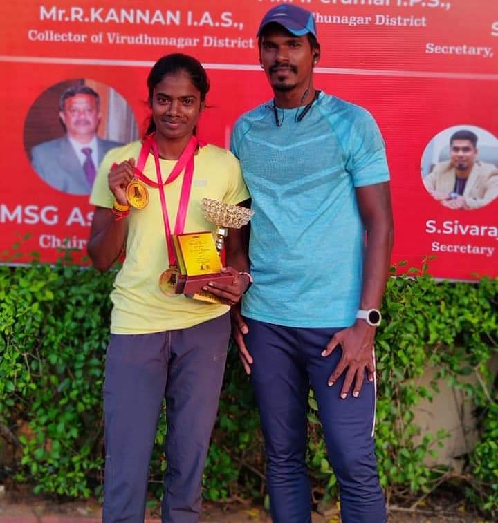 கோச் ஆறுமுகத்துடன் தனலட்சுமி