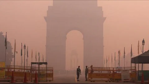 அதிகரிக்கும் காற்று மாசு... திணறும் டெல்லி; விவசாயிகள்மீது பழிபோடுவது சரியா?! | Is it right to blame farmers for Delhi air pollution? - Vikatan