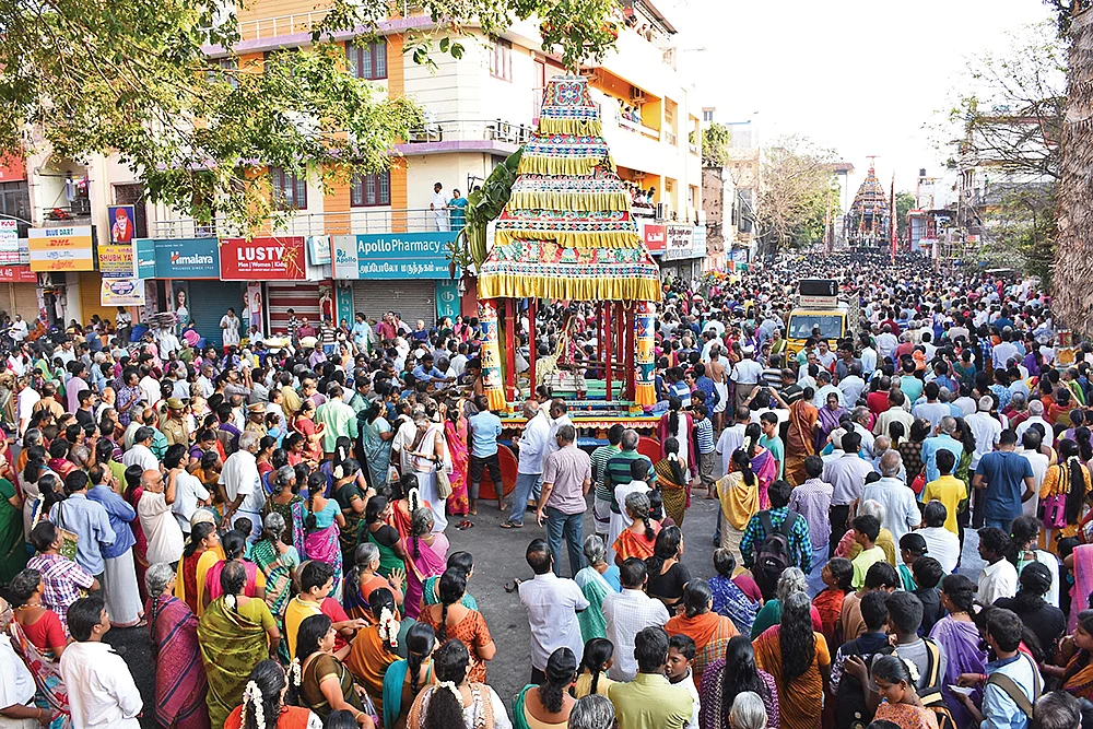 பிரம்பால் அடித்த மயிலை பரமன்!
