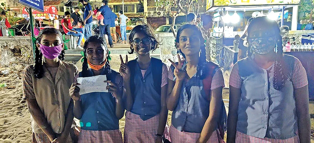 2K kids: கவிதை கேளுங்கள்... எழுதித் தருகிறோம்! - இளம் பட்டாளத்தின் புதிய முயற்சி