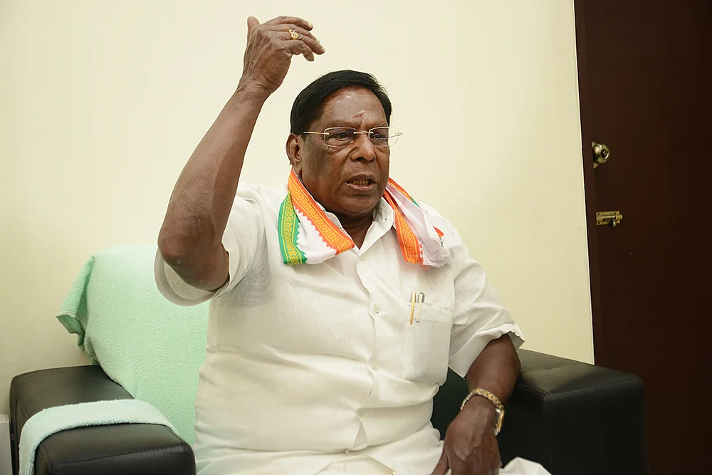 “மல்லாக்கப் படுத்துக்கொண்டு எச்சில் துப்பக் கூடாது!”