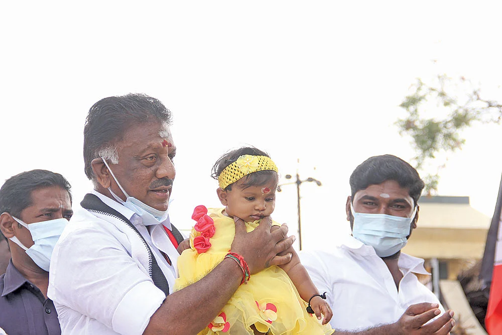 “அ.தி.மு.க மீண்டும் ஒரு குடும்பத்தின் கையில் நிச்சயம் போய்விடாது!”