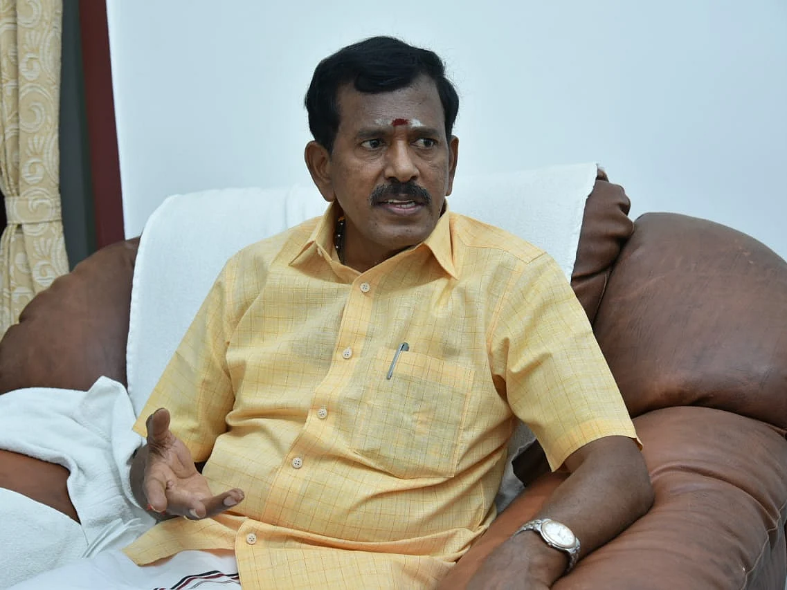 சுயேச்சையாகக் களமிறங்கும் எம்.எல்.ஏ தோப்பு வெங்கடாசலம்? - ஈரோடு அதிமுக-வில் பரபரப்பு