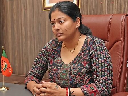 ``அண்ணாமலை காரில் யார் ஏறுகிறார் என நான் கேட்டால்..?” - காயத்ரி ரகுராம் எக்ஸ்க்ளூசிவ்
