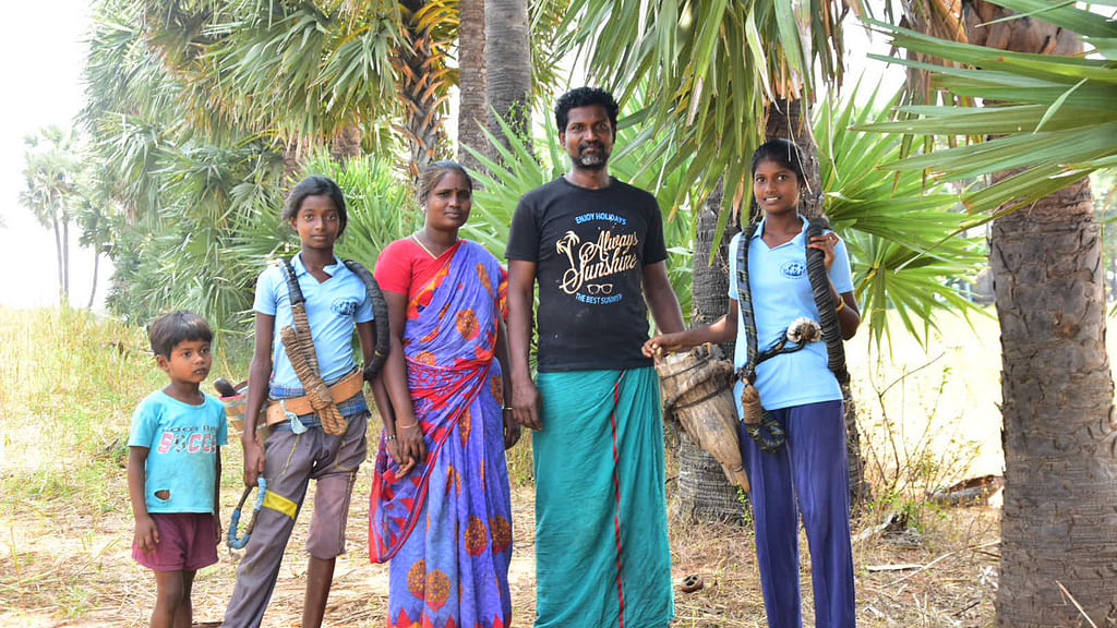 பனை ஏறும் சகோதரிகள்