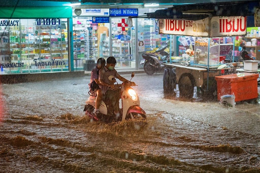 ஊருக்குள் வெள்ளம்