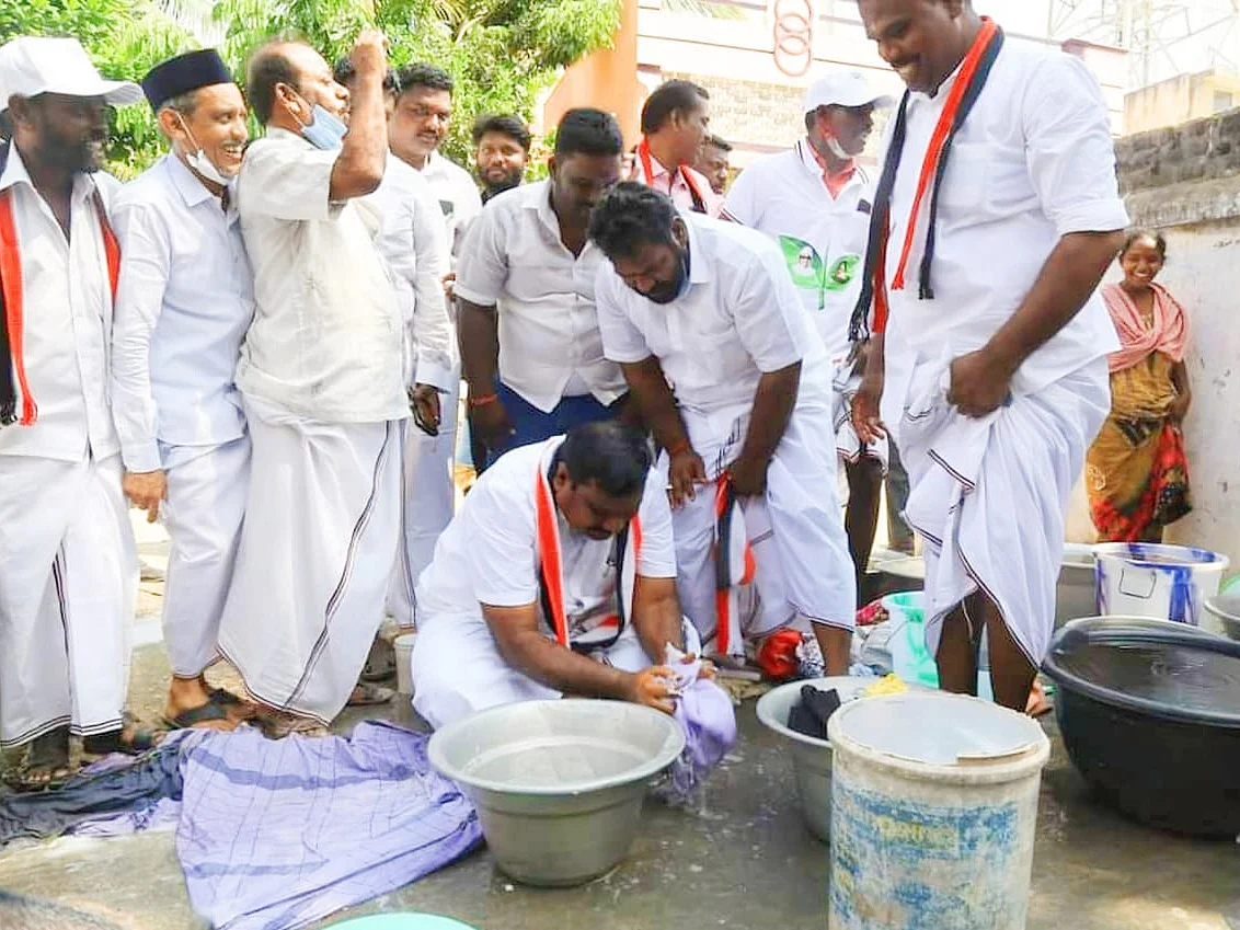 அதிமுக வேட்பாளர்
