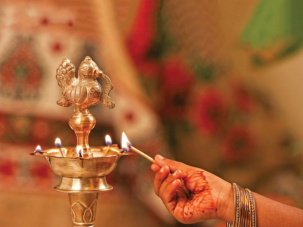 பீங்கான் விளக்குகளில் தீபம் ஏற்றலாமா?