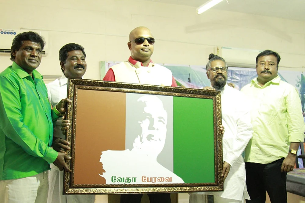 அதிரிபுதிரி உதிரி!