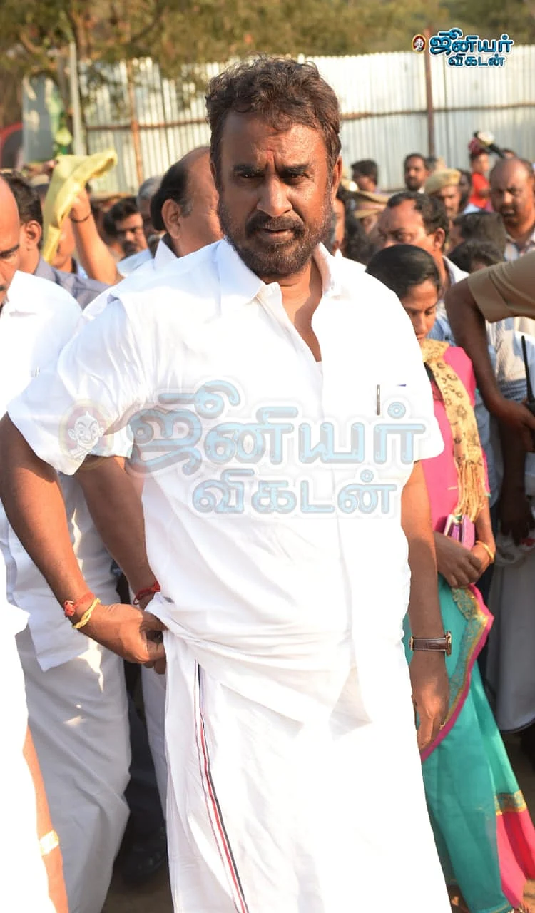 வேலுமணி