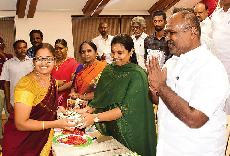 மந்திரி தந்திரி: ஆர்.பி.உதயகுமார்