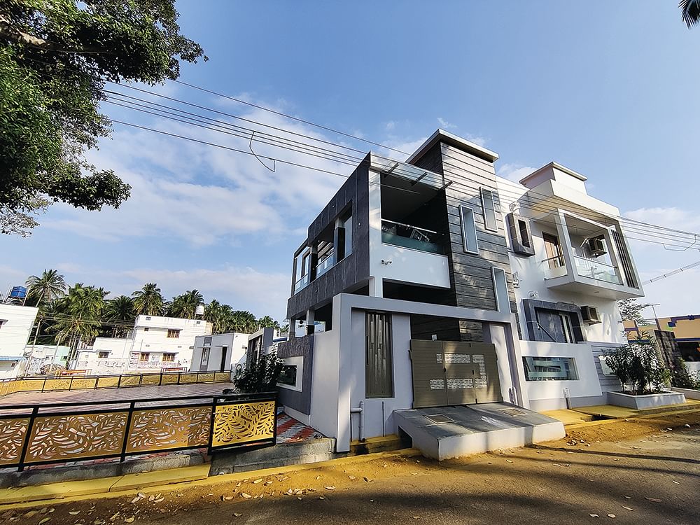 அமைச்சரின் பங்களா