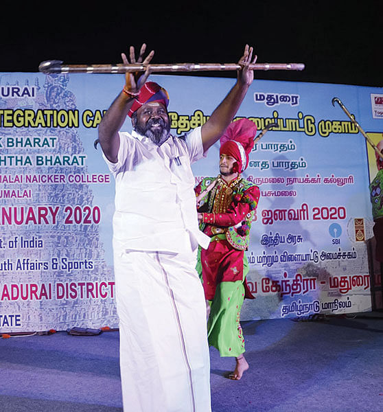 மந்திரி தந்திரி: ஆர்.பி.உதயகுமார்