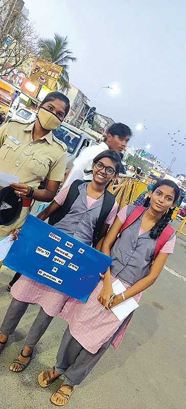 2K kids: கவிதை கேளுங்கள்... எழுதித் தருகிறோம்! - இளம் பட்டாளத்தின் புதிய முயற்சி