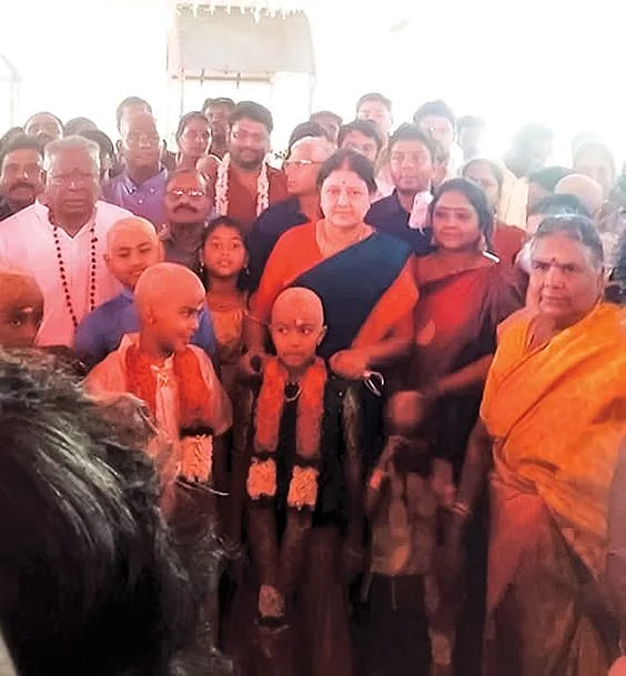 திவாகரனுக்கு ஆப்பு... எடப்பாடிக்கு வெயிட்டிங்... சைலன்ட் ஆகாத சசிகலா!