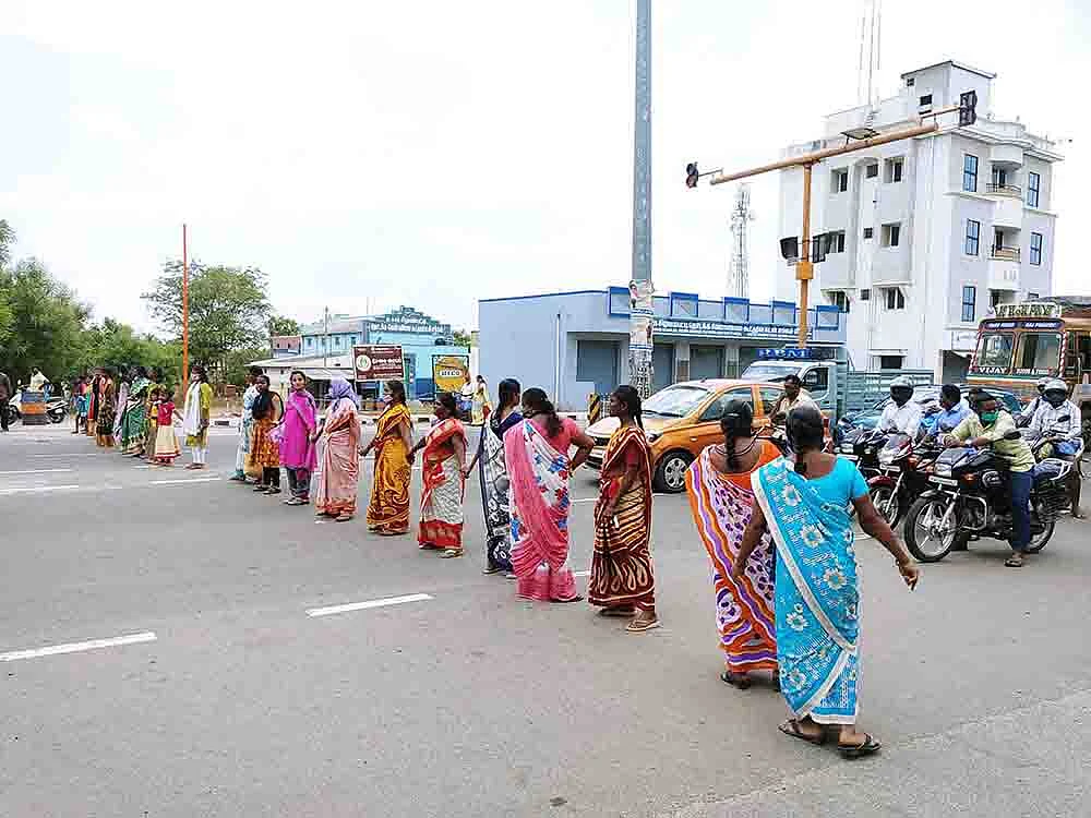 14 வயது சிறுமியை பாலியல் வதை செய்த காமுகன்கள்