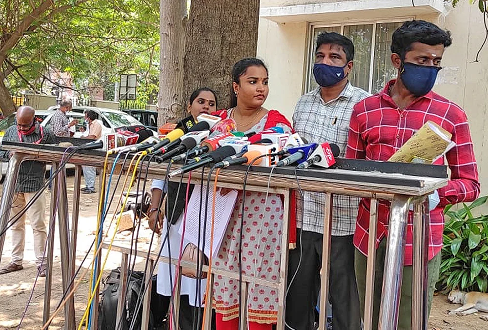 “நானும் இன்னொரு சித்ராவாக மாறிவிடக் கூடாது!” கண்கலங்கும் சீரியல் நடிகை ஜெனிஃபர்