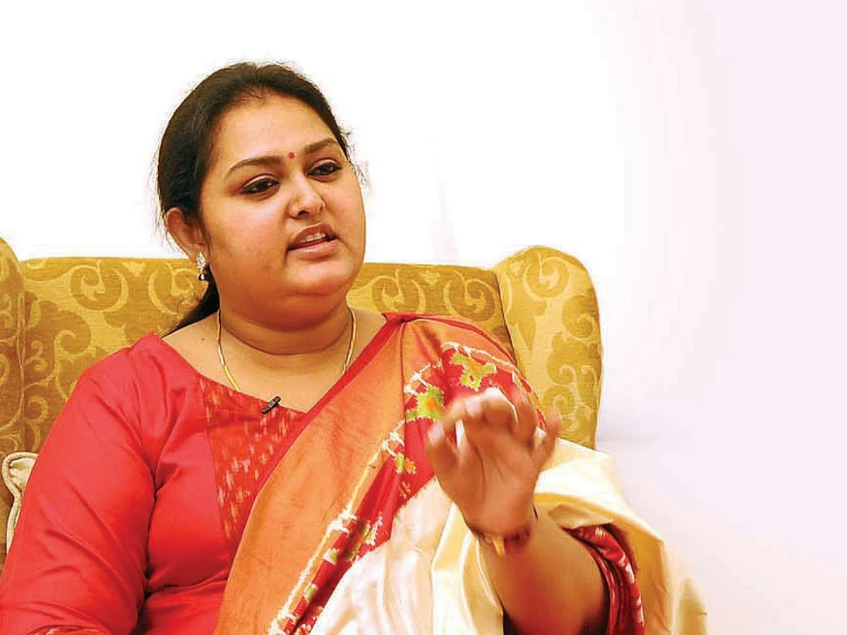 `சர்ச்சை போஸ்டர், ஸ்டாலினுக்கு வணக்கம், சினிமாவுக்கு பிரேக்!’ - நடிகை விந்தியா ஷேரிங்ஸ்