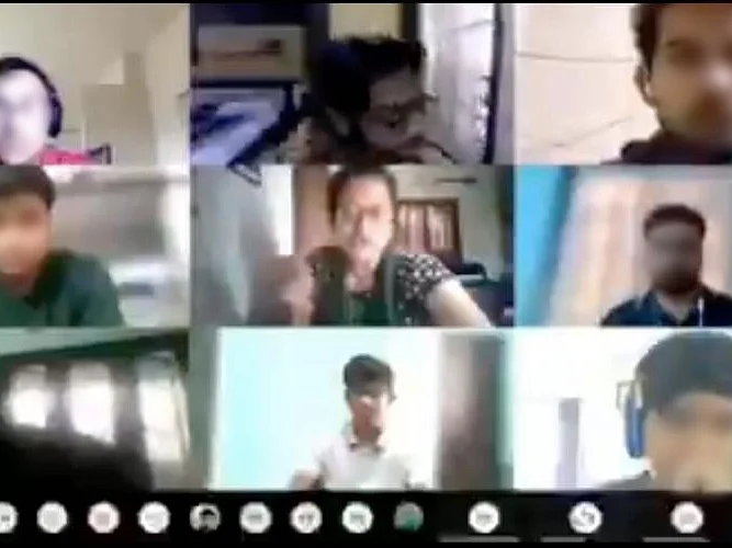 `தேசிய கீதத்துக்கு எழுந்திருக்க முடியாதா?' மாணவர்களைக் கொச்சையாகத் திட்டிய ஐஐடி பேராசிரியர்