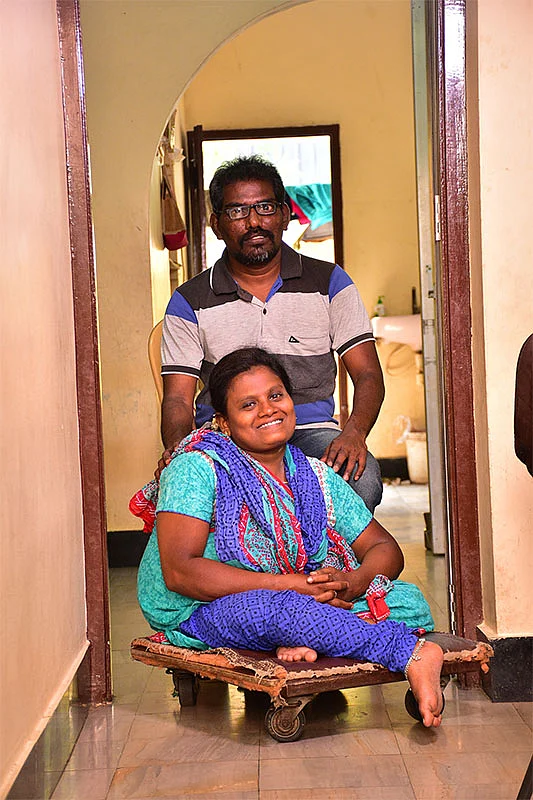காதலால் இணைந்தோம்; இயங்குகிறோம்!
