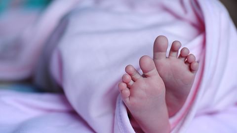 கத்தாரில் 3 வார குழந்தை ஒமிக்ரானால் பலி; 3-வது அலையில் அதிகம்  பாதிக்கப்படுகின்றனரா குழந்தைகள்? | 3 weeks old baby dies due to omicron in  qatar - Vikatan