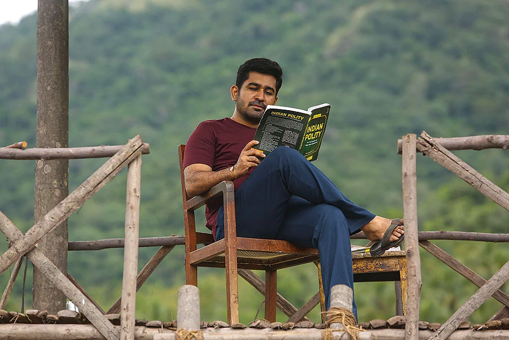 ‘தயவுசெய்து காதல் கதை சொல்லுங்கப்பா!’