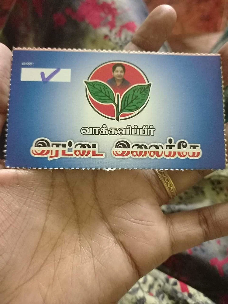 தேர்தல் மெகா ஆஃபர்! - தங்கக்காசு... மட்டன் பார்சல்... மளிகை டோக்கன்... கோயில் பணம்...