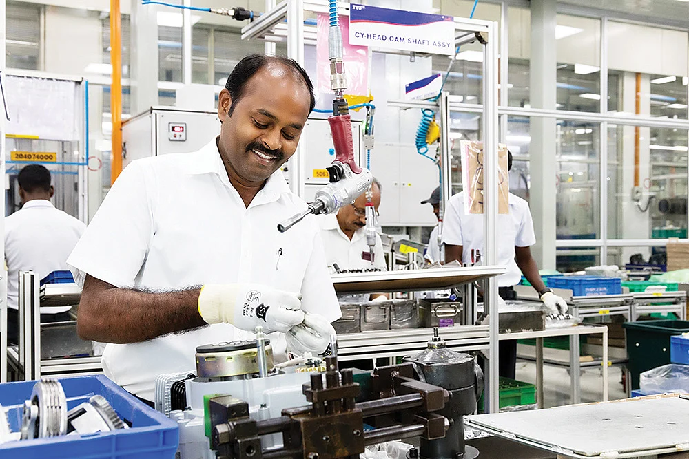 டிவிஎஸ்-க்கு வெளிநாட்டுத் தலைவர்! - பன்னாட்டு கம்பெனியாகிறது நம்ம ஊர் டிவிஎஸ்