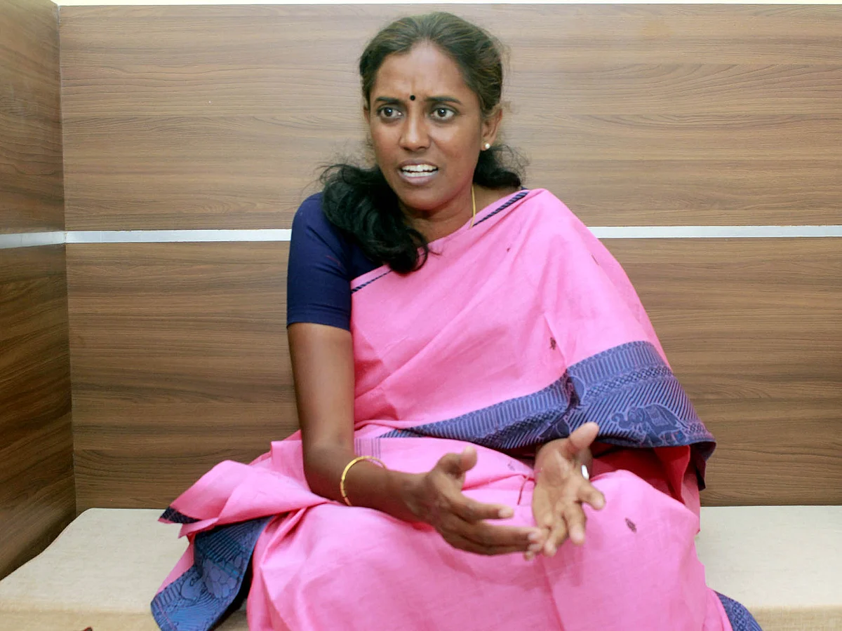 `நாடாளுமன்றக் கட்டடம் வேண்டாம், தடுப்பூசிக்கு நிதி ஒதுக்குங்கள்' - மோடிக்குக் கடிதம் எழுதிய ஜோதிமணி