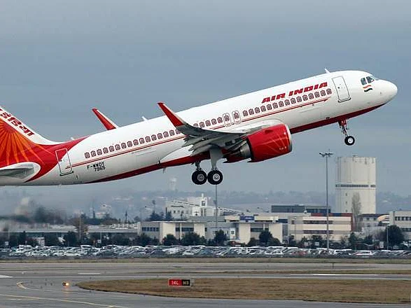 கொரோனா பரவல்: இந்தியாவிலிருந்து தனி விமானங்களில் படையெடுக்கும் செல்வந்தர்கள்?!