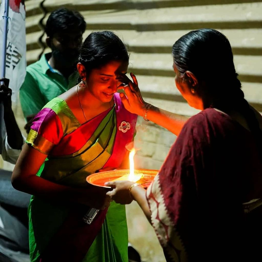 வாக்குசேகரிப்பின்போது பத்மப்ரியா..