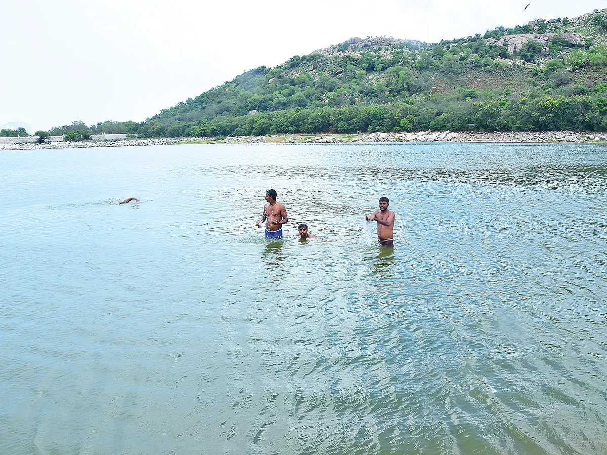 Long Drive போலாமா? - 7 | கிருஷ்ணகிரிக்குப் பக்கத்தில் கெண்டை மீன் வறுவல்... அணைக் குளியல்..!