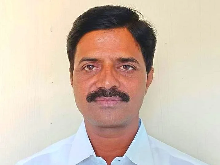 ஓட்டுக்குப் பணம்; கட்டுக்கட்டாக சிக்கிய ரூ18 லட்சம் - காட்பாடி அதிமுக வேட்பாளர்மீது வழக்கு பதிவு