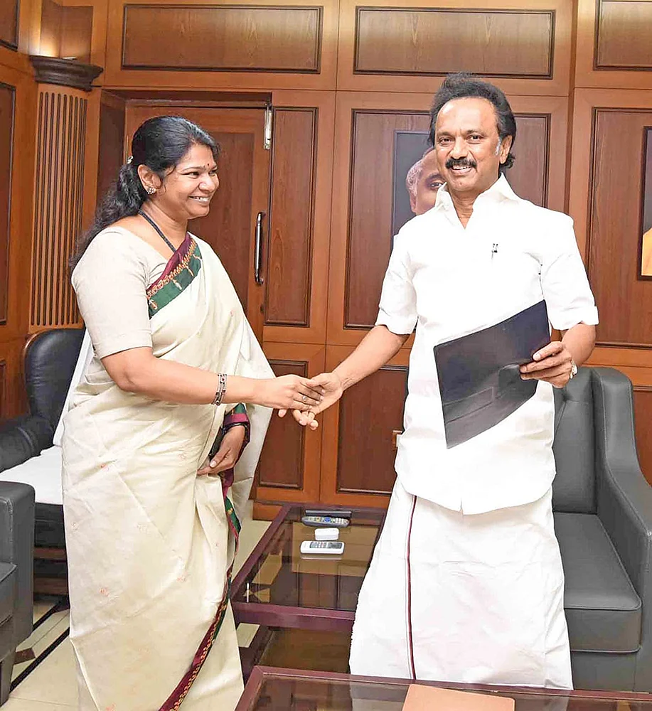 மிஸ்டர் கழுகு: தங்கைக்கு பவர்ஃபுல் பதவி! - ஸ்டாலின் திடீர் திட்டம்...