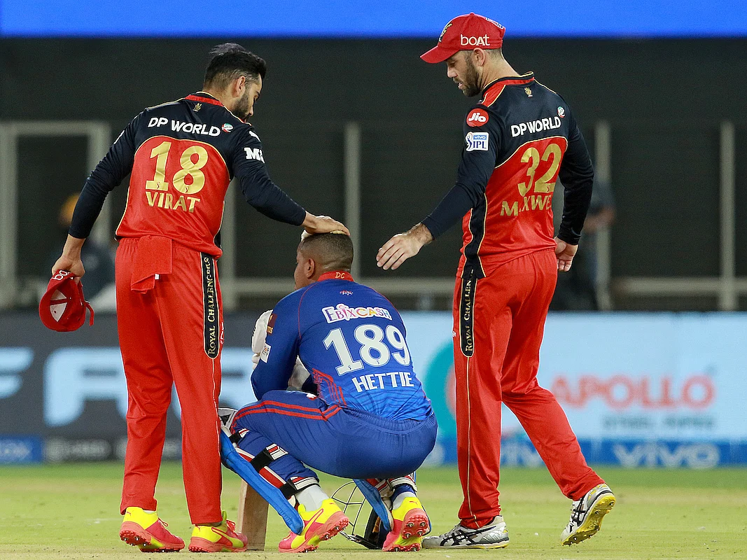 DC v RCB: மீண்டும் ஆர்சிபியை காப்பாற்றிய ஏபிடி; ஹெட்மயரின் அதிரடி வீண்... பண்ட் செய்த தவறு என்ன?!