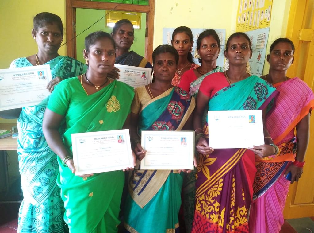 கொத்தடிமைகளாக இருந்து மீட்கப்பட்டவர்கள்