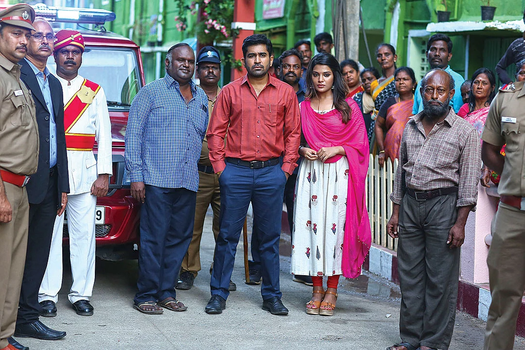 ‘தயவுசெய்து காதல் கதை சொல்லுங்கப்பா!’